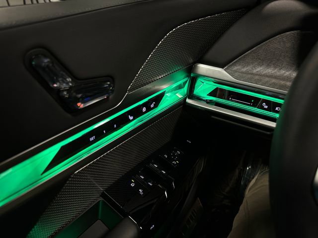 Used 2023 BMW 740i w/ Parking Assistance Package image 59