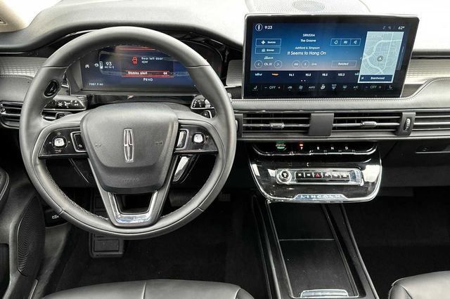 Used 2025 Lincoln Corsair FWD w/ Rear Removable Package Tray image 12