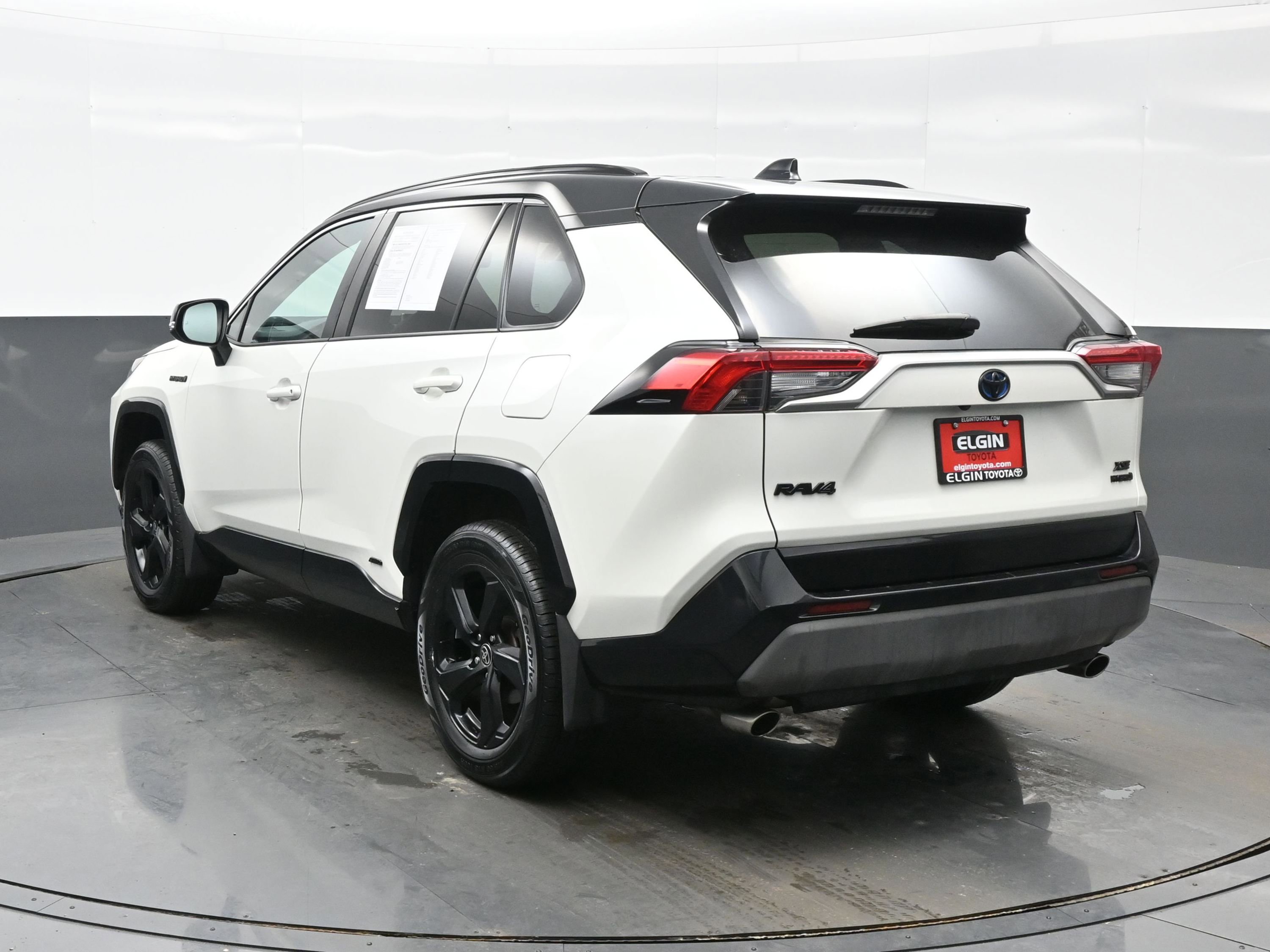 Used 2021 Toyota RAV4 XSE w/ XSE Grade Weather Package image 4