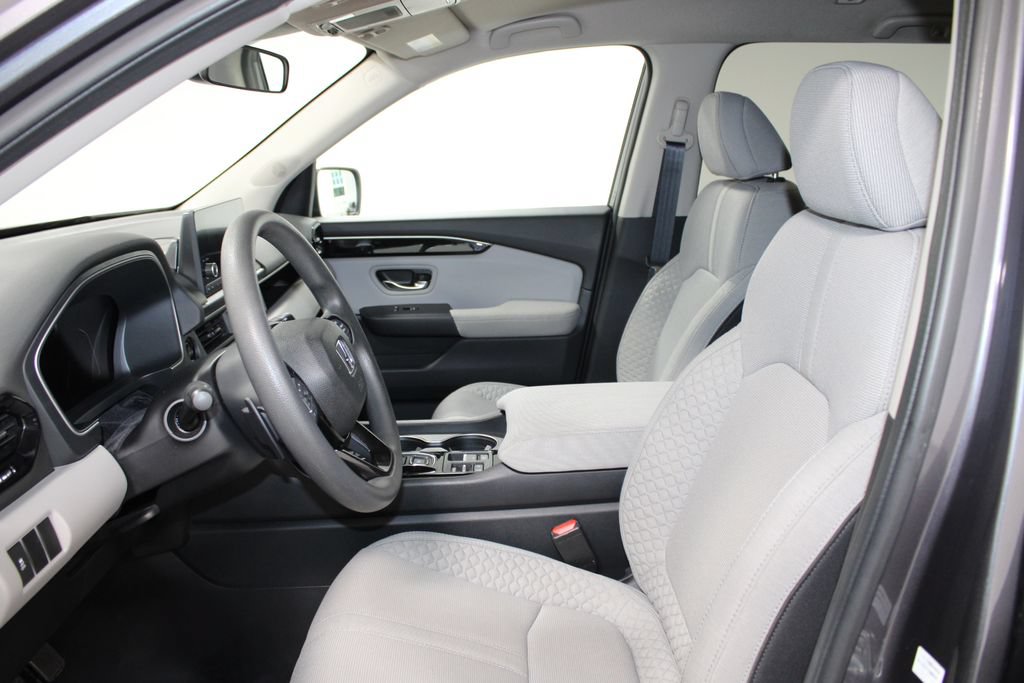 Used 2023 Honda Pilot LX image 18
