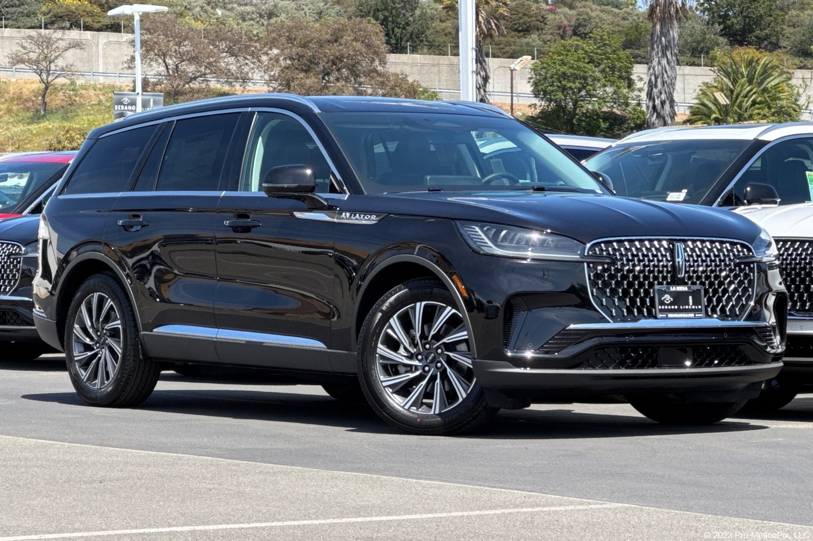 New 2025 Lincoln Aviator 2WD w/ Equipment Group 101A image 1