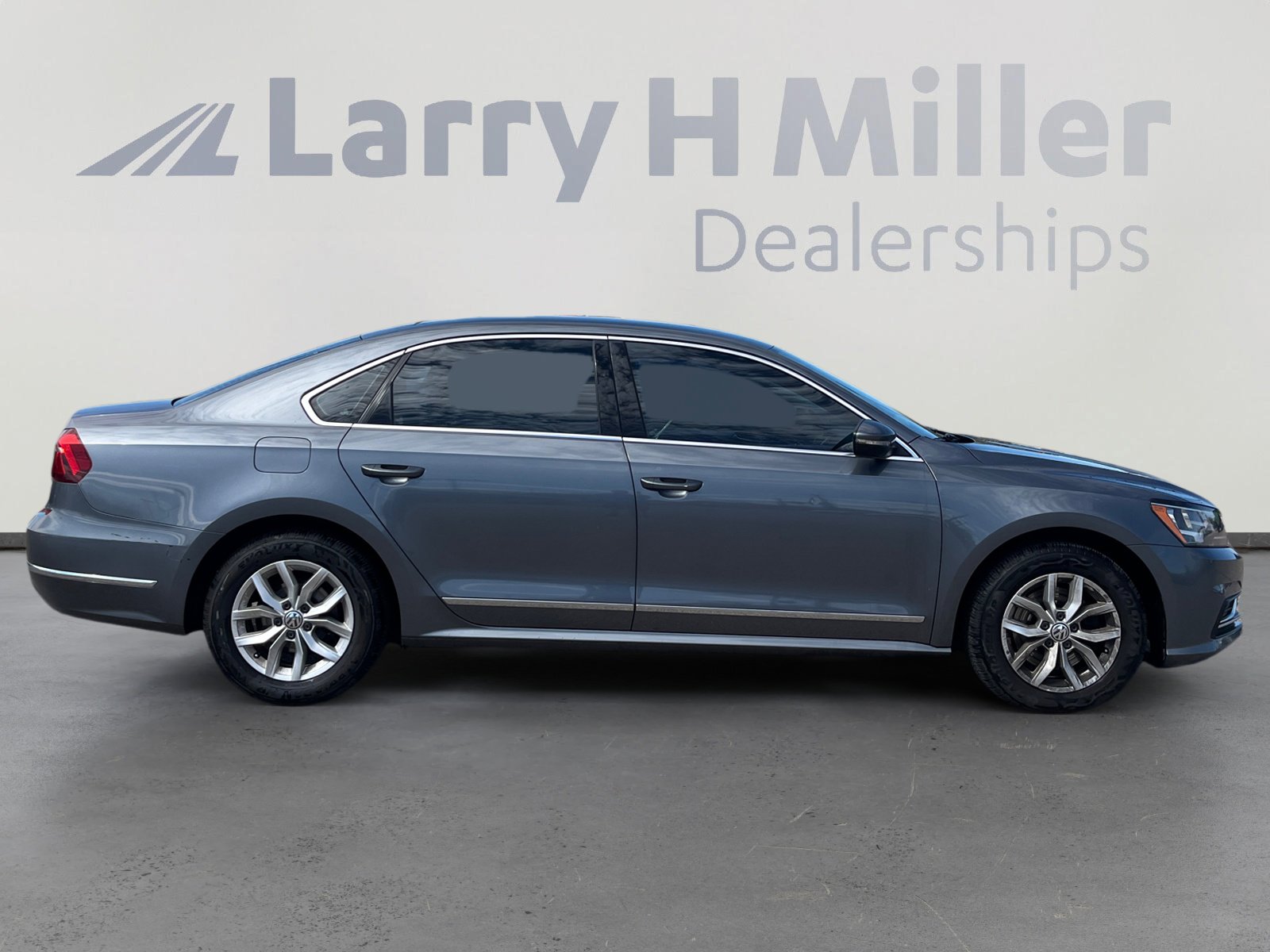 Used 2017 Volkswagen Passat 1.8T S image 6