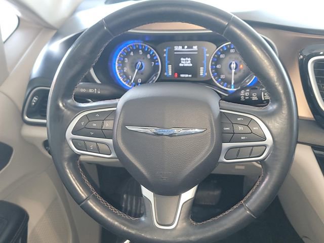 Used 2017 Chrysler Pacifica Touring-L image 13