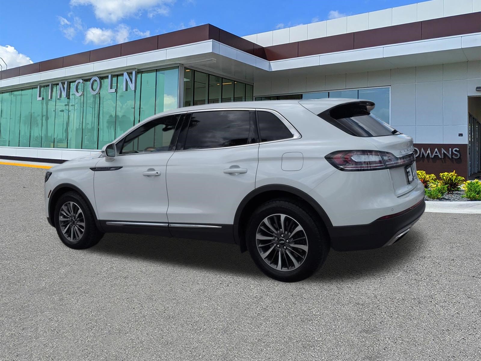 Certified 2023 Lincoln Nautilus Reserve AWD/4WD image 7