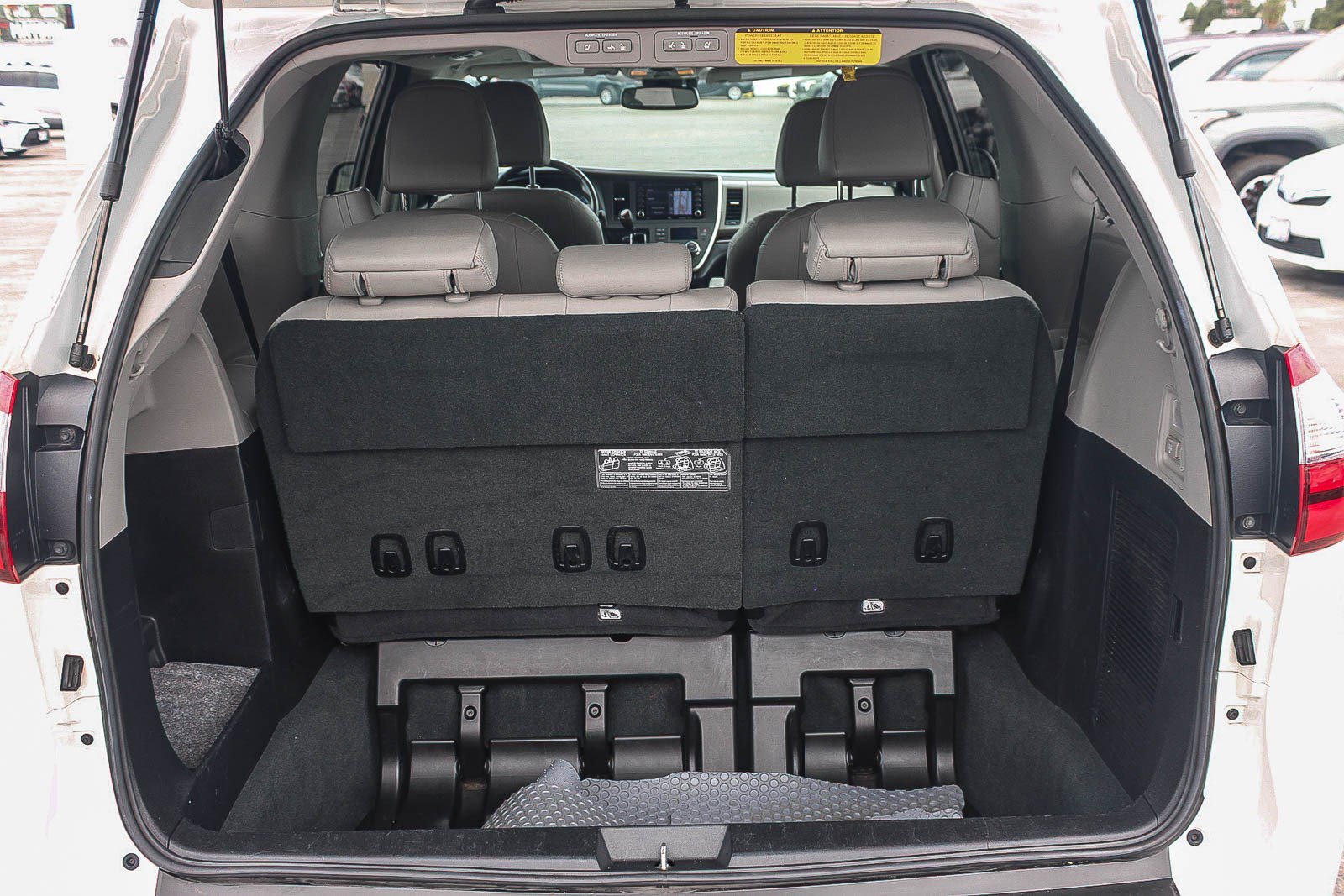 Used 2020 Toyota Sienna Limited Premium w/ Carpet Mat Package FWD image 26