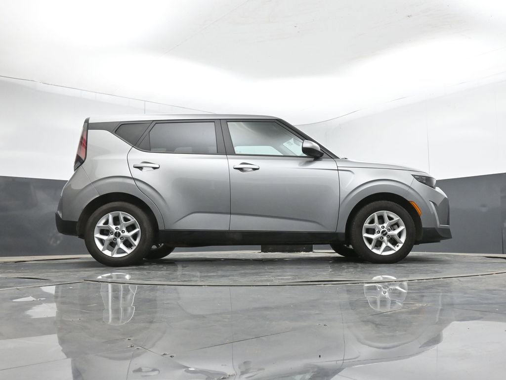 Used 2025 Kia Soul LX w/ LX Technology Package image 43