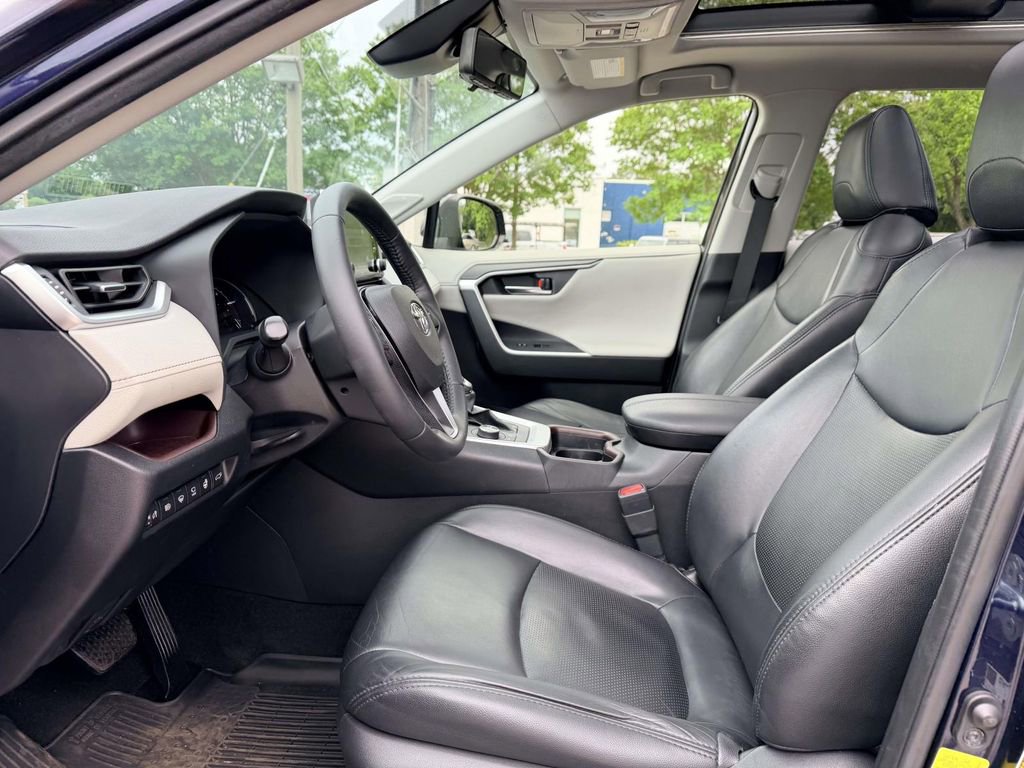 Used 2019 Toyota RAV4 Limited w/ Advanced Technology Package AWD/4WD image 19