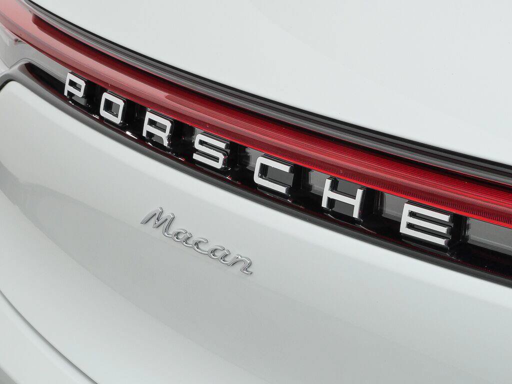 Certified 2026 Porsche Macan Turbo AWD/4WD image 36
