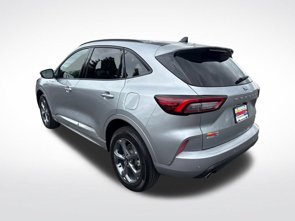 Used 2023 Ford Escape ST-Line w/ Tech Pack #1 AWD/4WD image 3