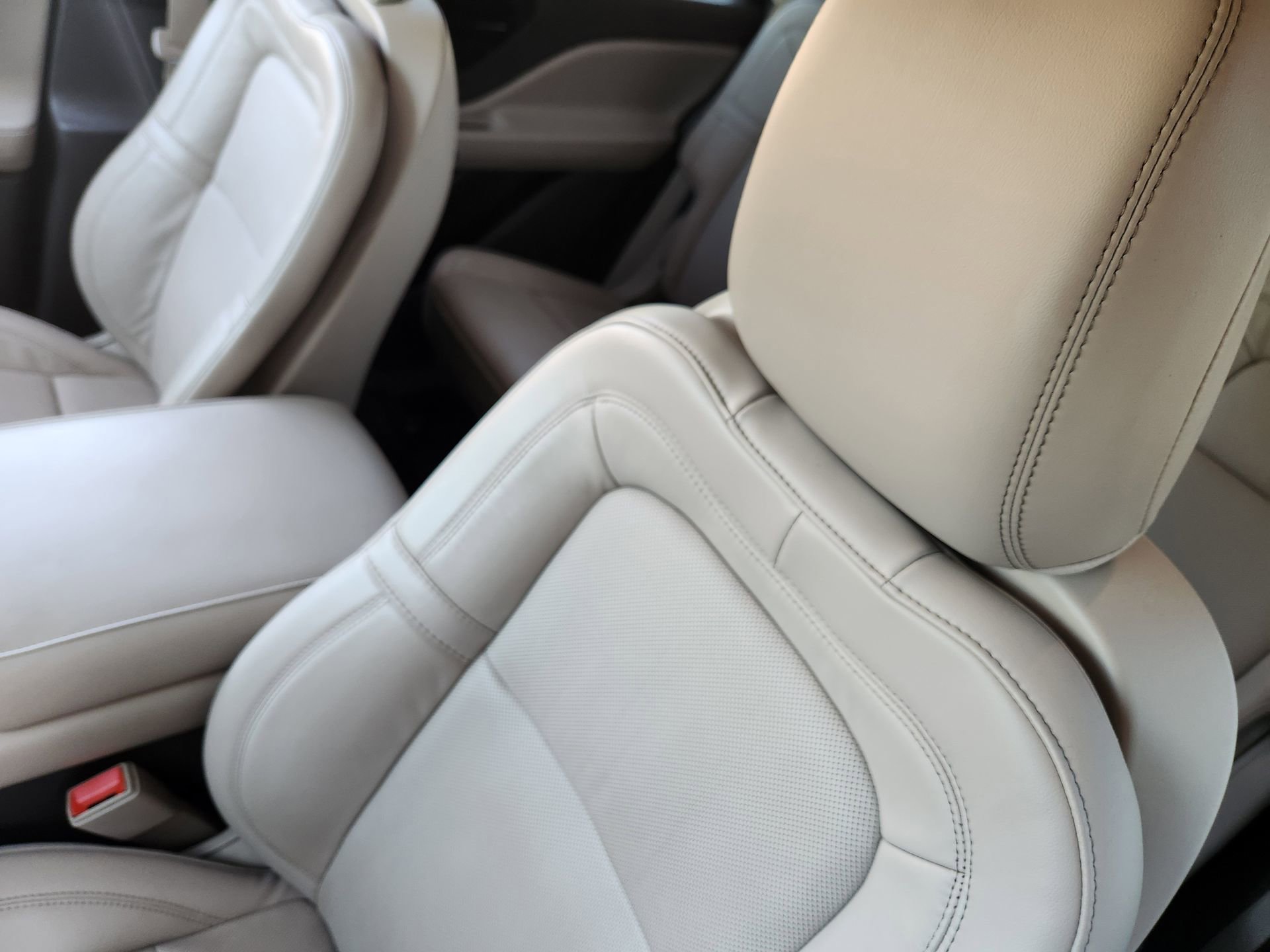 Used 2021 Lincoln Aviator Reserve w/ Equipment Group 201A image 16