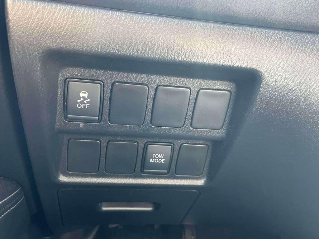 Used 2020 Nissan Pathfinder S AWD/4WD image 21