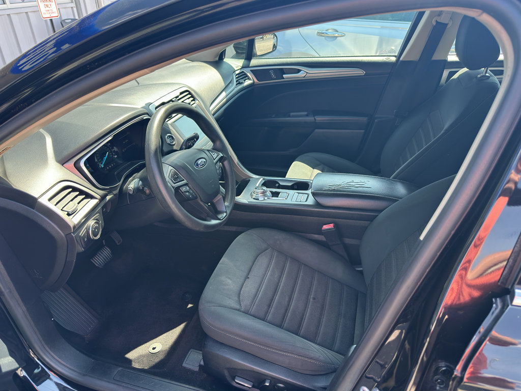 Used 2020 Ford Fusion SE image 5