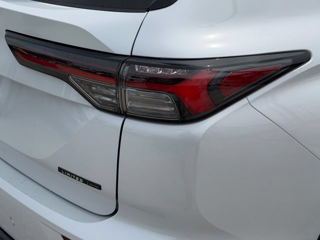 New 2026 Mitsubishi Outlander LE FWD image 12
