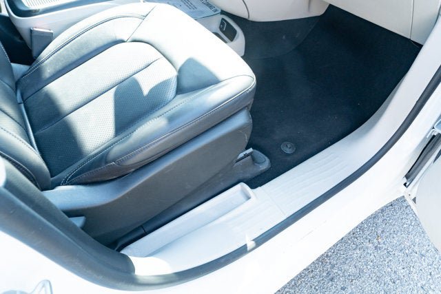 Used 2024 Chrysler Pacifica Touring-L FWD image 45