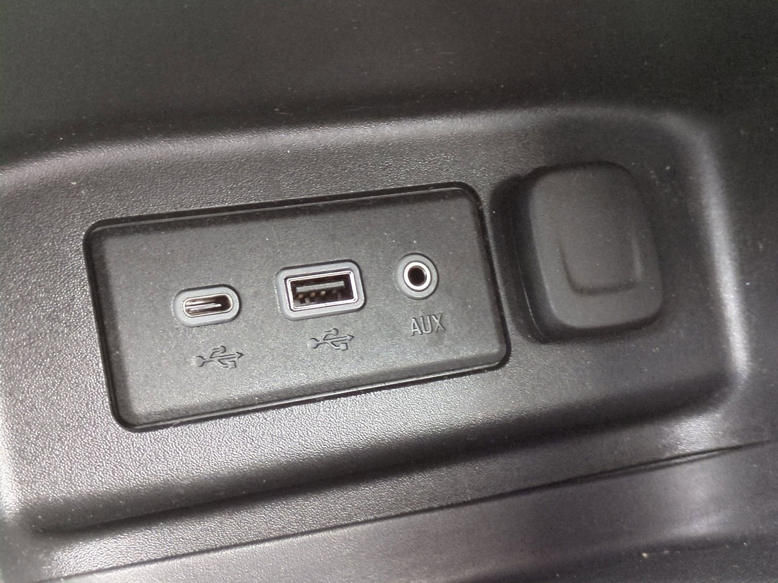 Used 2019 Chevrolet Equinox LT w/ Driver Convenience Package image 36