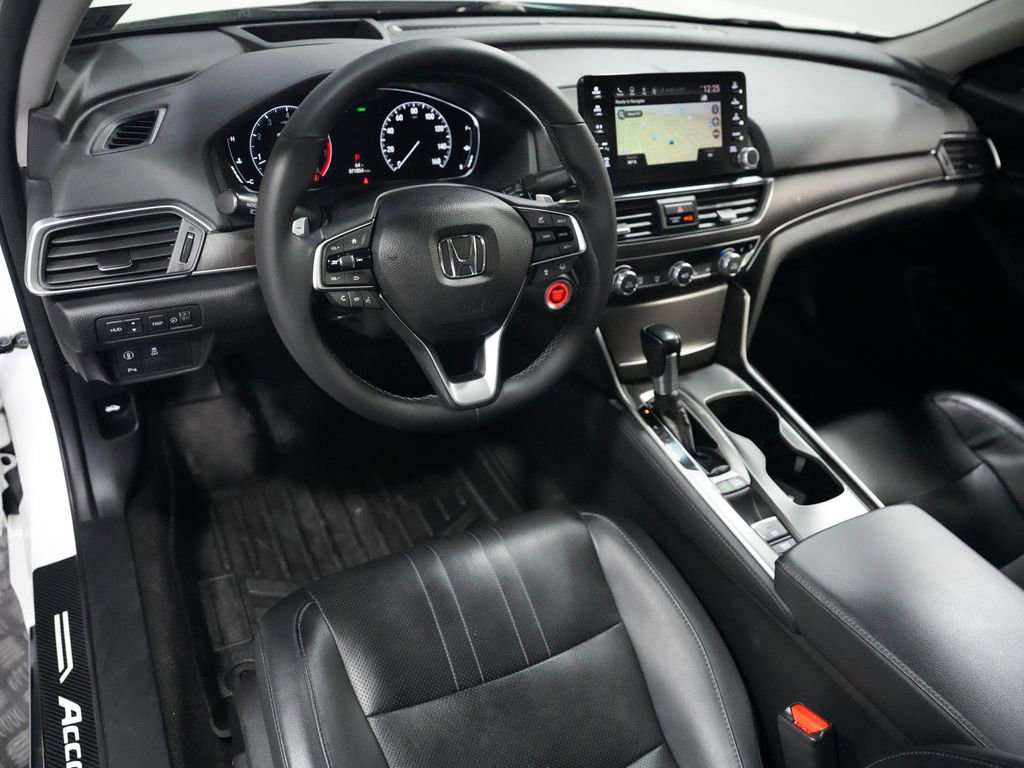 Used 2018 Honda Accord Touring image 16