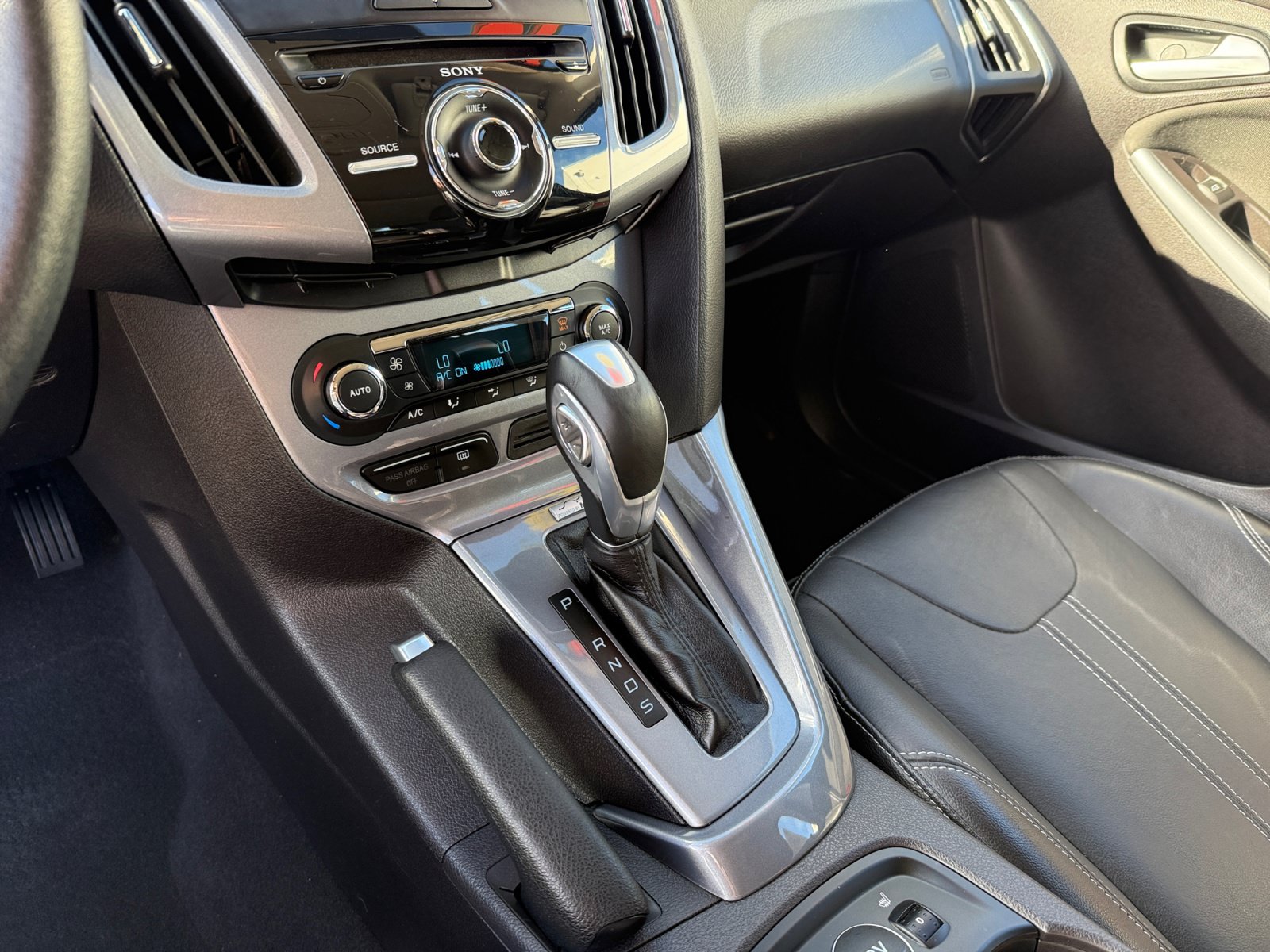 Used 2014 Ford Focus Titanium FWD image 13