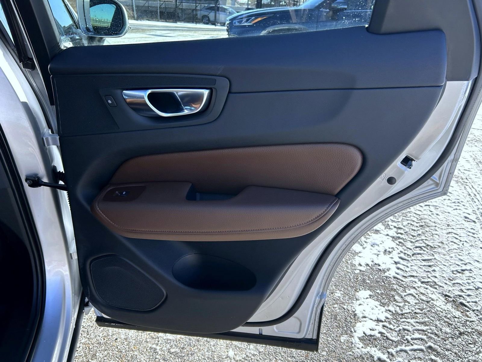 Used 2021 Volvo XC60 T5 Momentum image 18