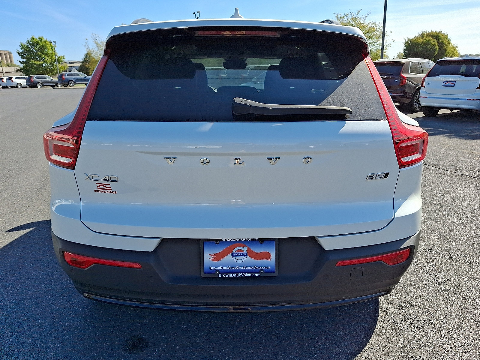 Used 2023 Volvo XC40 B5 Plus w/ Driver Assist Package image 5