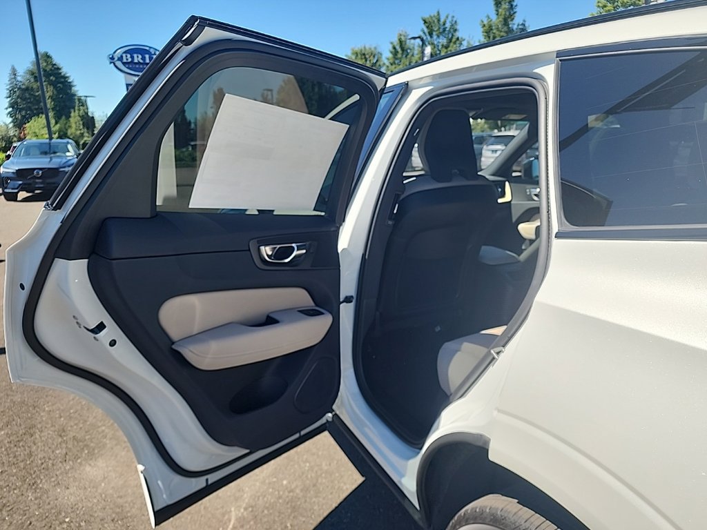 New 2026 Volvo XC60 T8 Plus w/ Climate Package AWD/4WD image 16