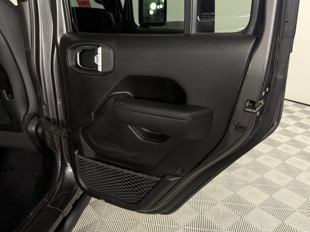 Used 2025 Jeep Wrangler Unlimited Rubicon AWD/4WD image 29