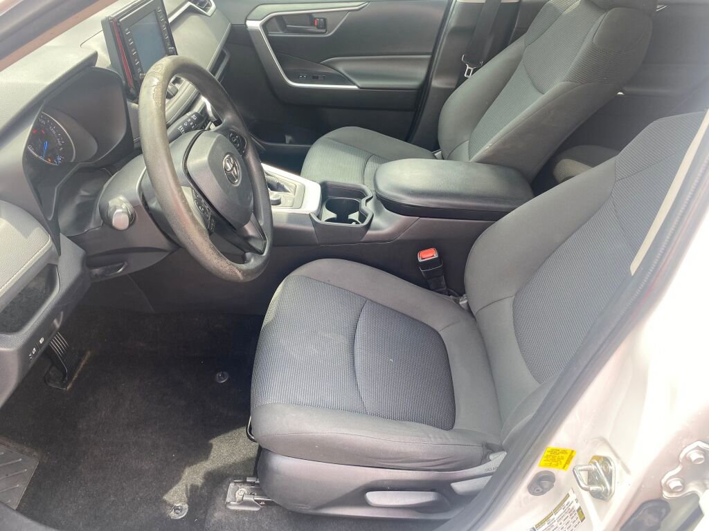Used 2020 Toyota RAV4 LE w/ Carpet Mat Package image 4