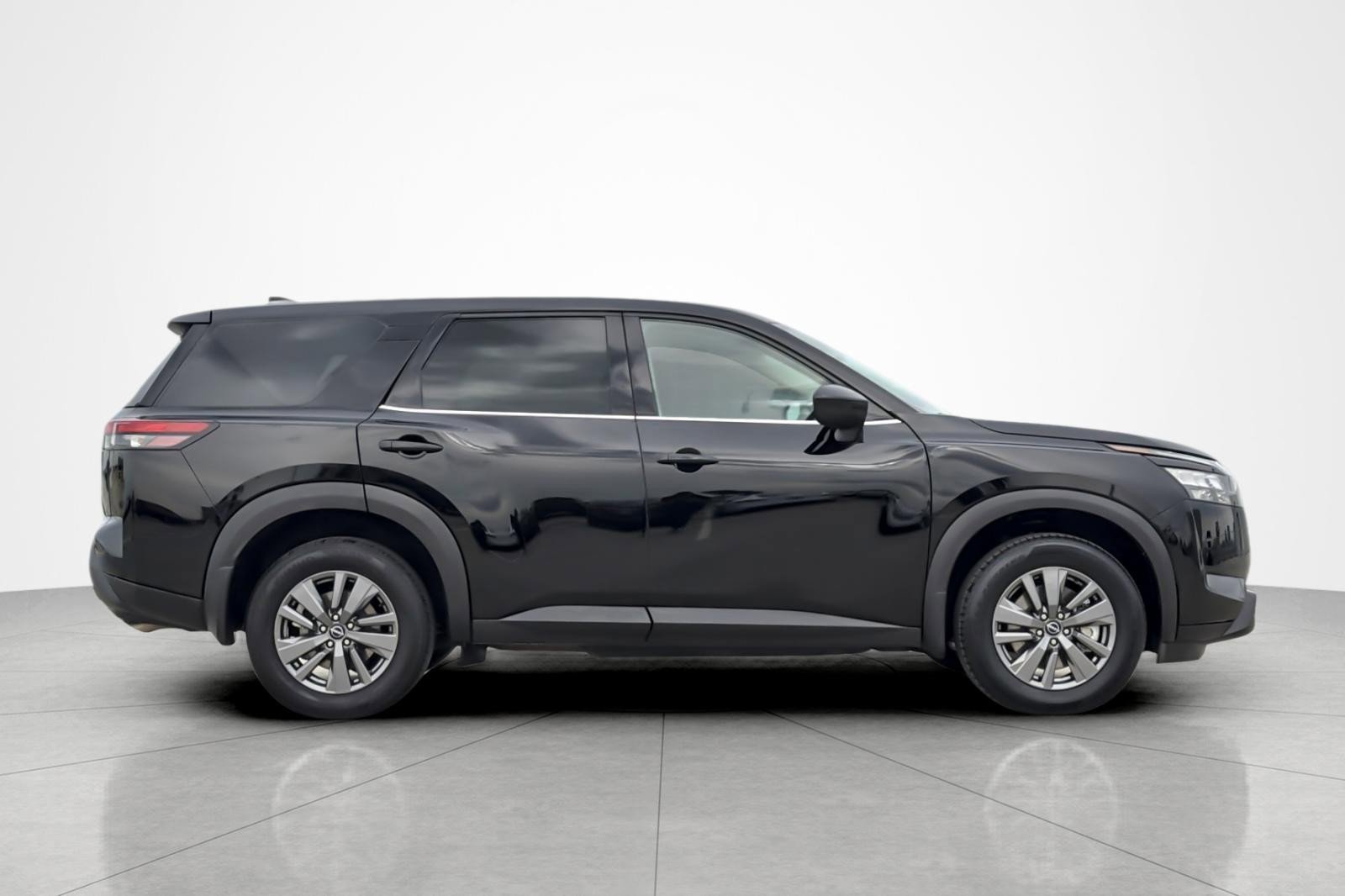 Used 2025 Nissan Pathfinder S image 6