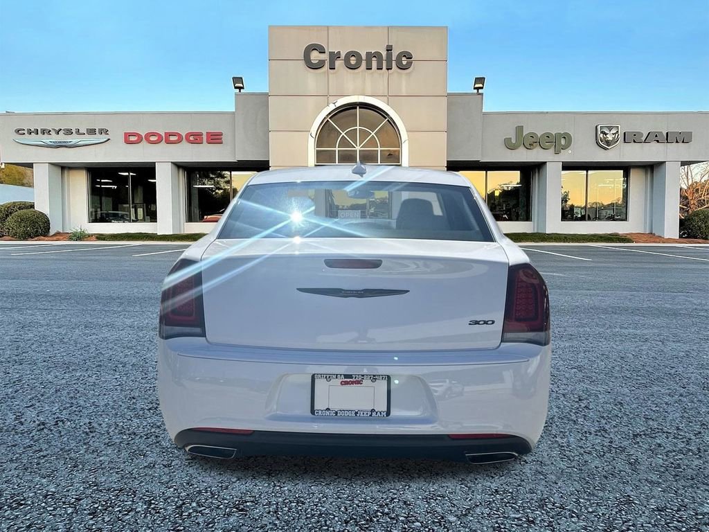 Used 2023 Chrysler 300 Touring w/ Sport Appearance Package image 4
