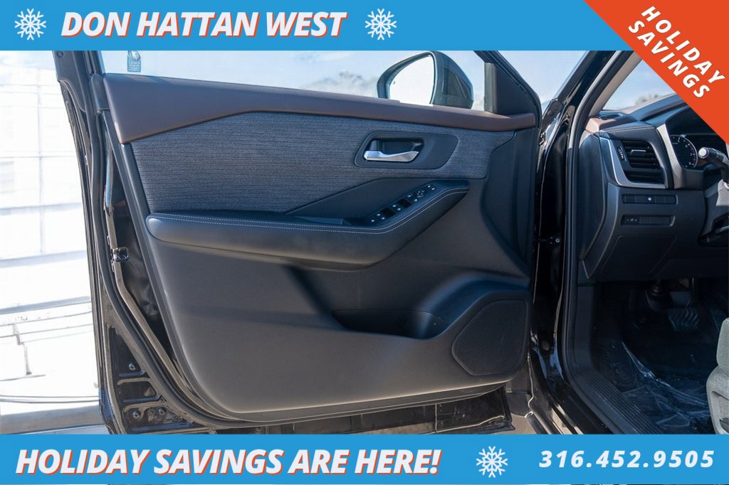 Used 2023 Nissan Rogue SV image 14