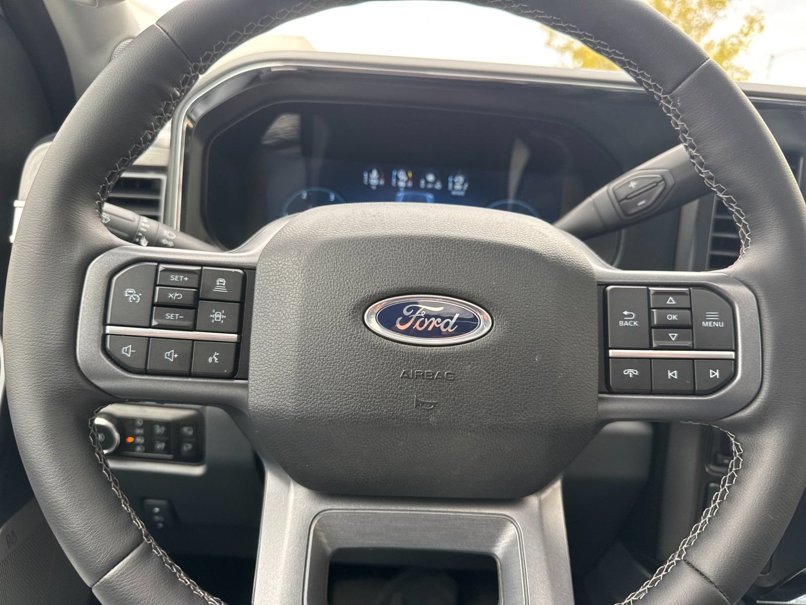 Used 2025 Ford F350 Lariat w/ Lariat Ultimate Package AWD/4WD image 23