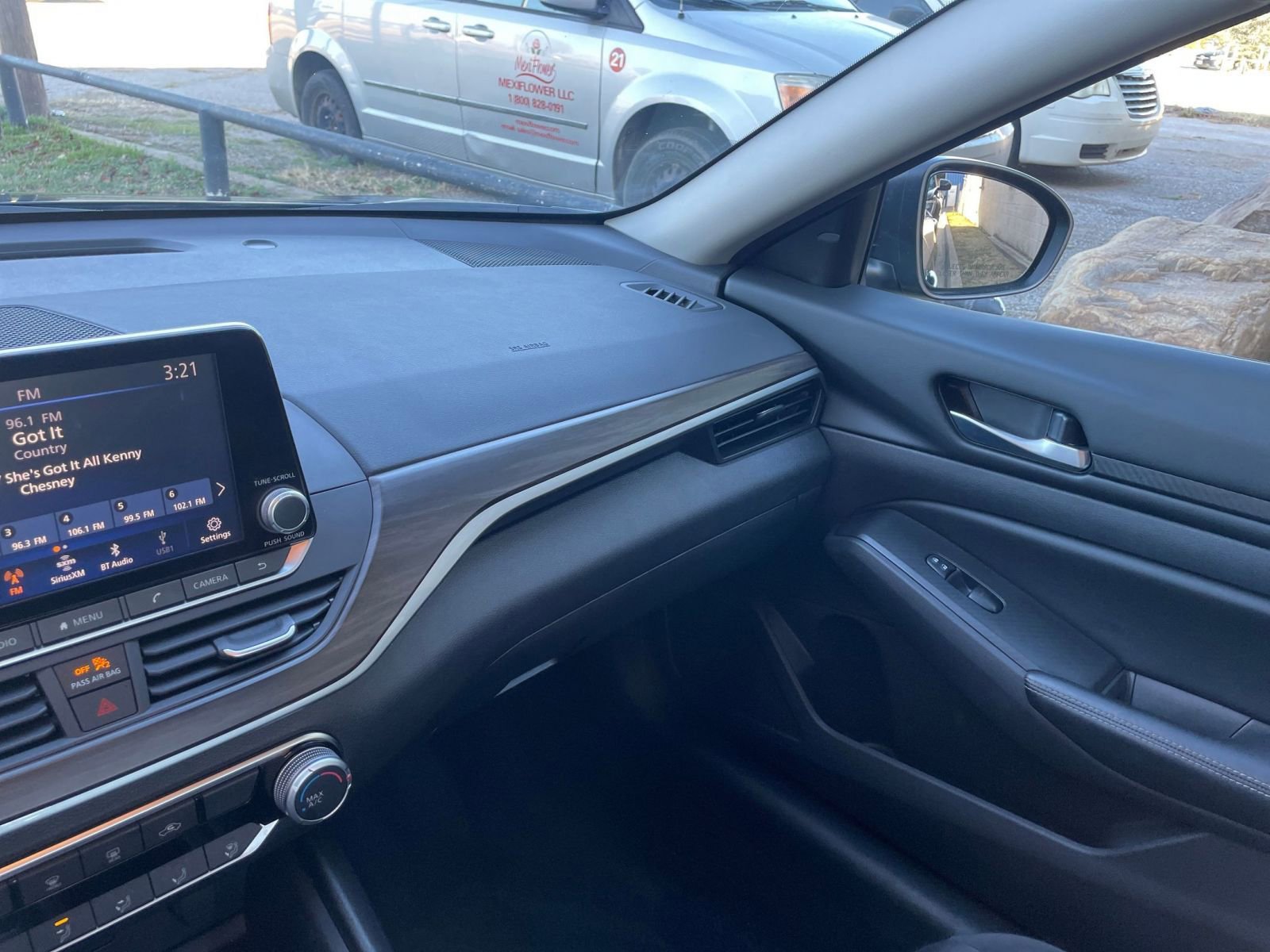 Used 2025 Nissan Altima 2.5 SV image 34