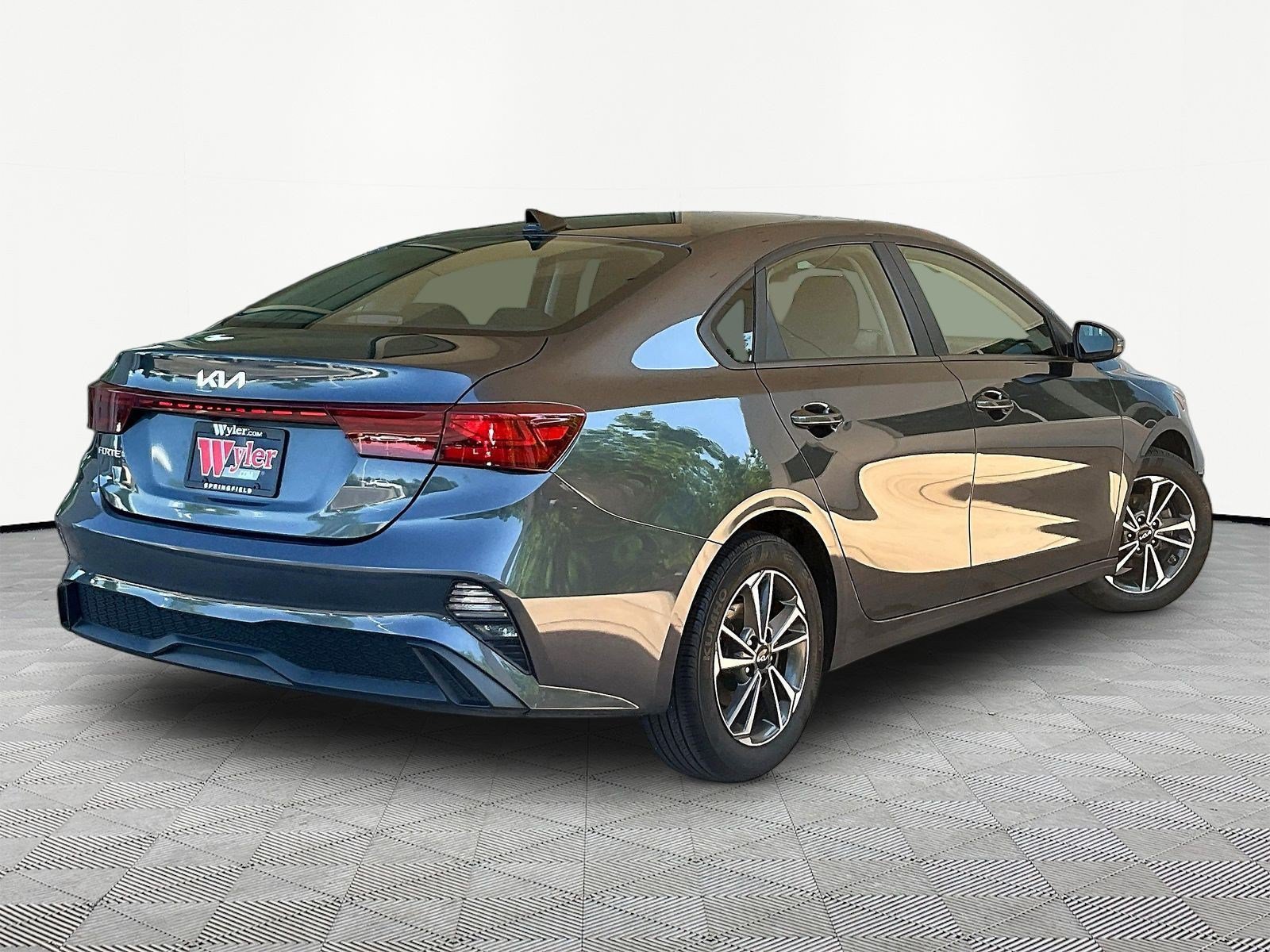 Used 2023 Kia Forte LXS FWD image 6