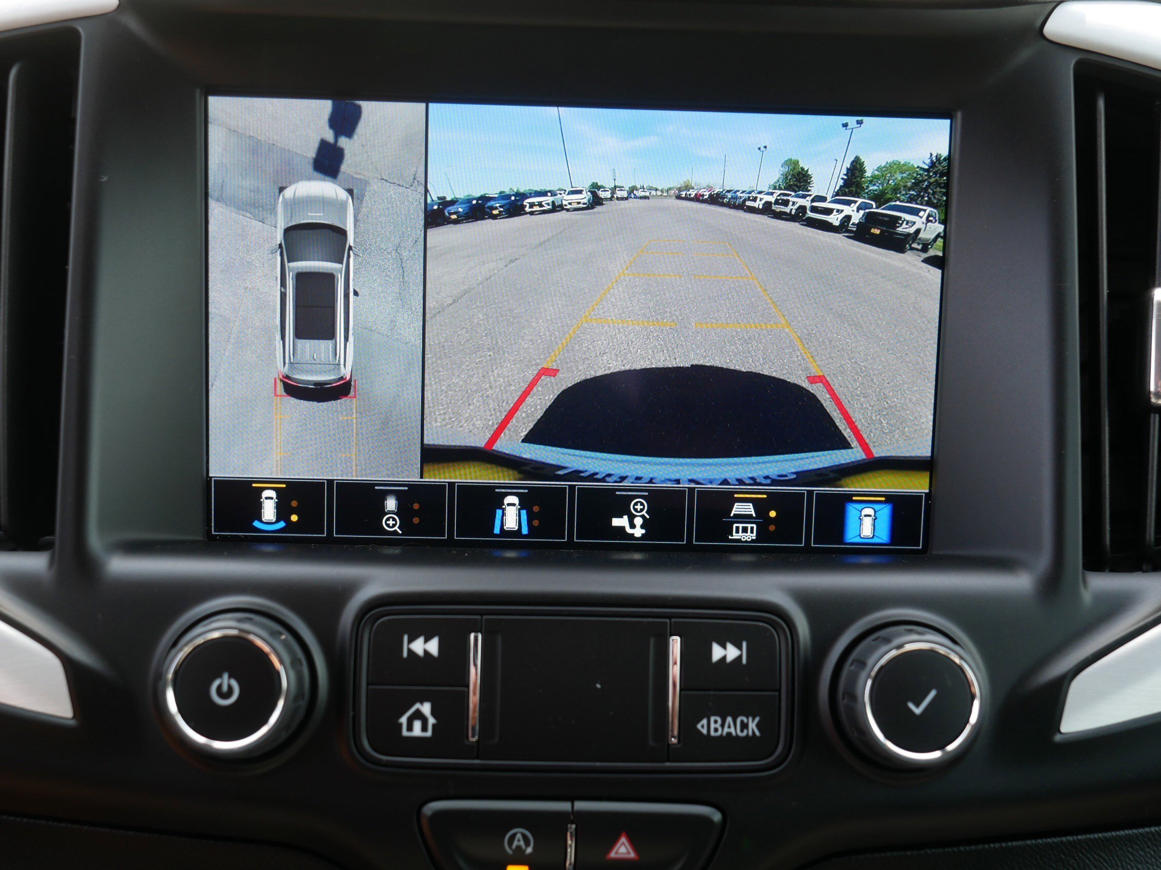 Used 2022 GMC Terrain SLT w/ Infotainment Package II AWD/4WD image 27