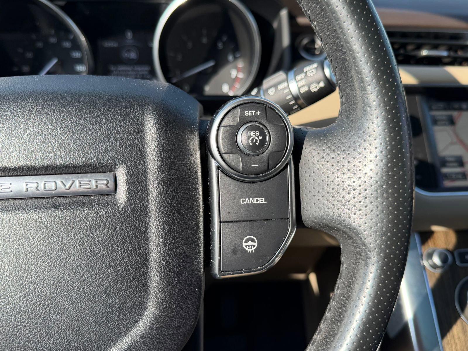 Used 2016 Land Rover Range Rover Sport HSE image 27