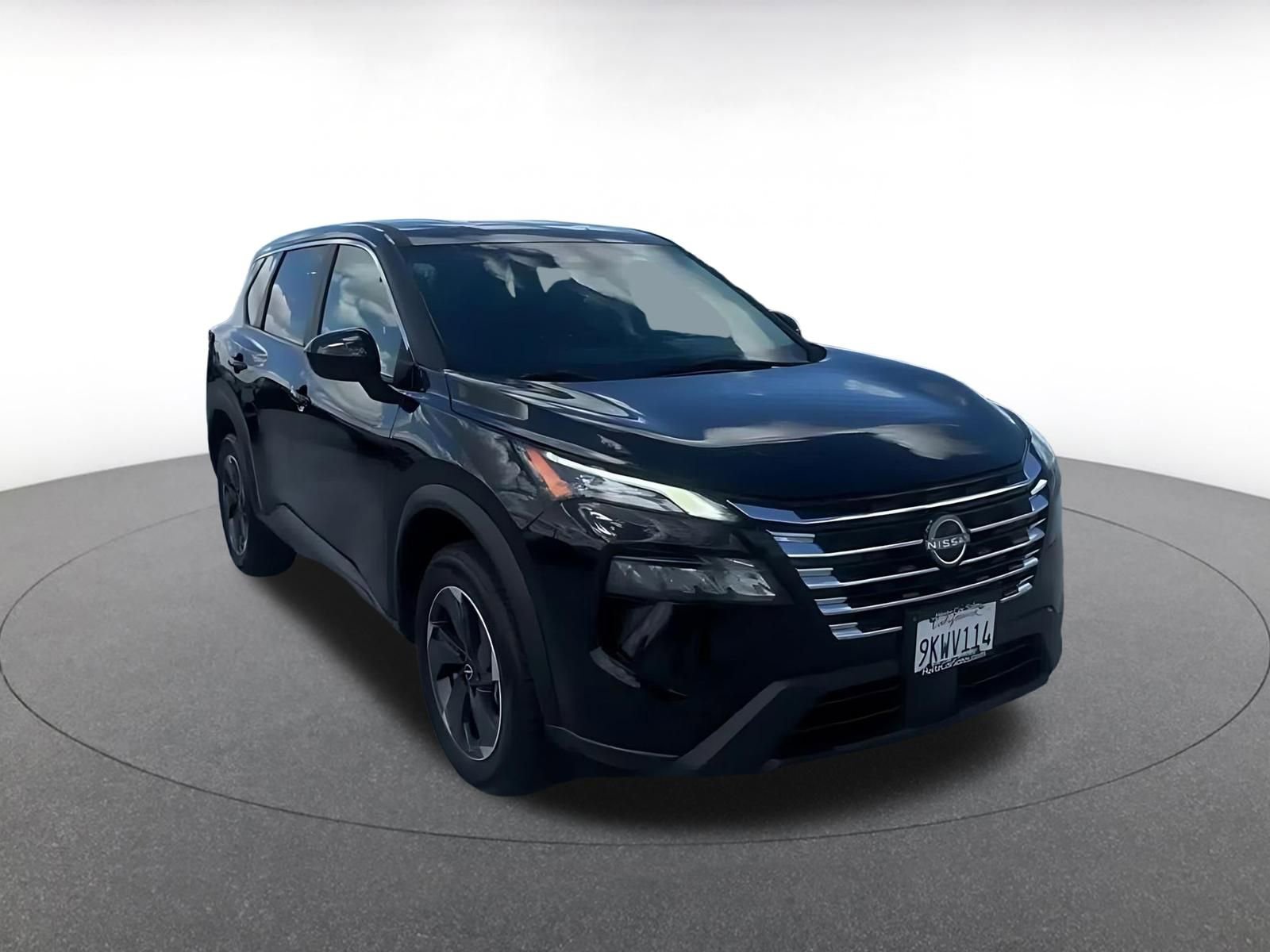 Used 2024 Nissan Rogue SV FWD image 3