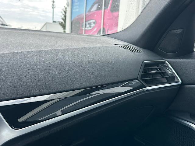 Used 2019 BMW 330i xDrive Sedan w/ Convenience Package image 30