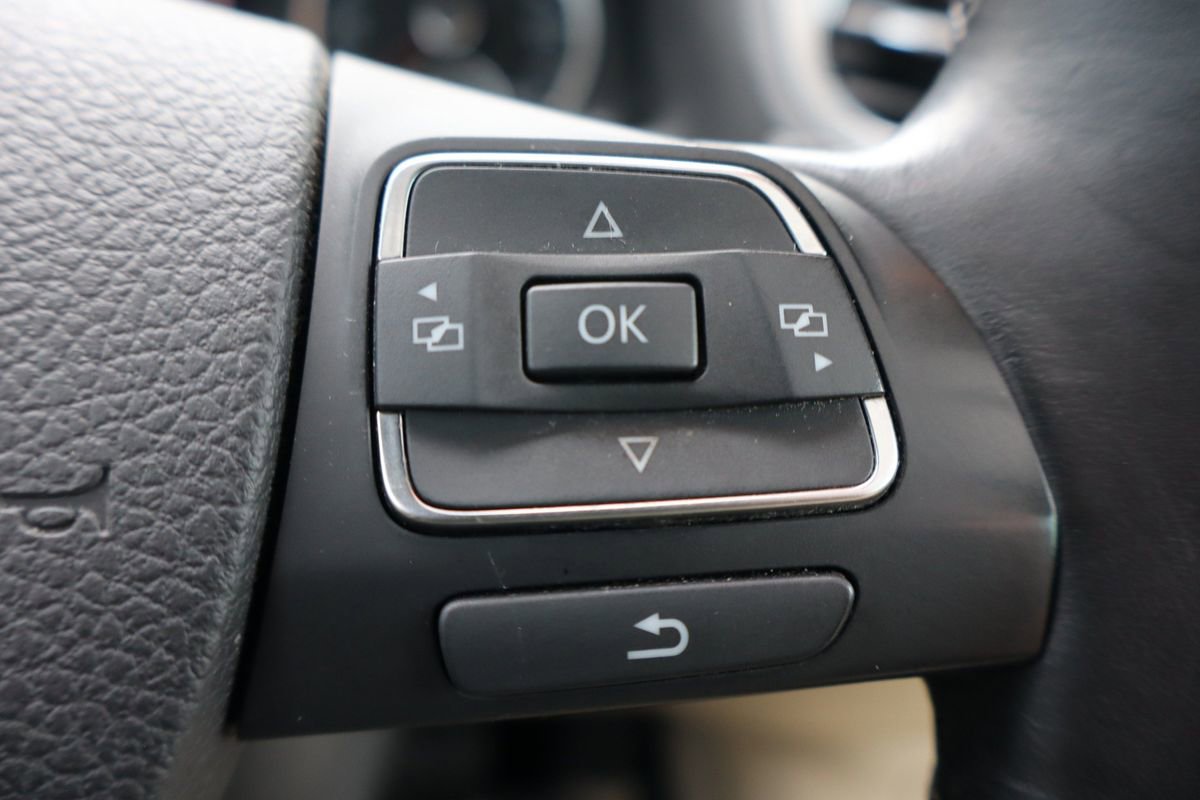 Used 2011 Volkswagen Tiguan SEL AWD/4WD image 31