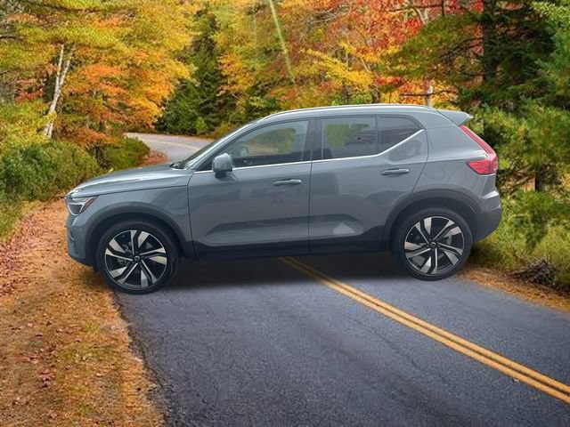 Used 2023 Volvo XC40 B5 Plus w/ Driver Assist Package AWD/4WD image 6