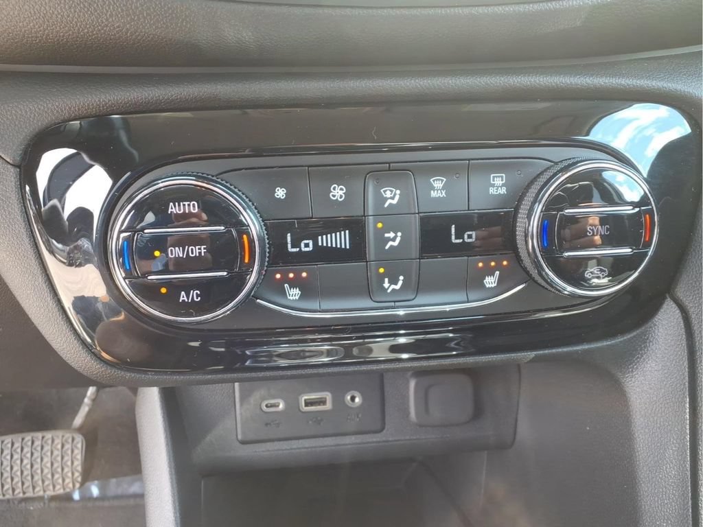Certified 2022 Buick Encore GX Select w/ Safety Package II AWD/4WD image 11