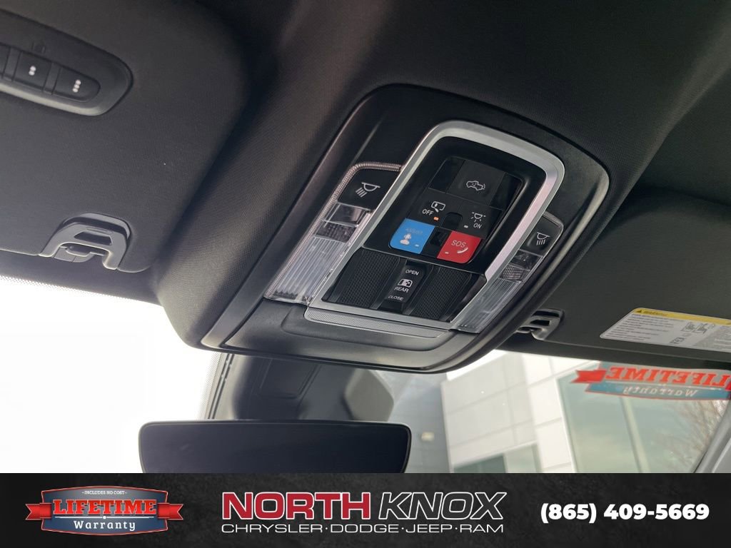 Used 2025 RAM 1500 Laramie w/ Sport Appearance Package AWD/4WD image 10