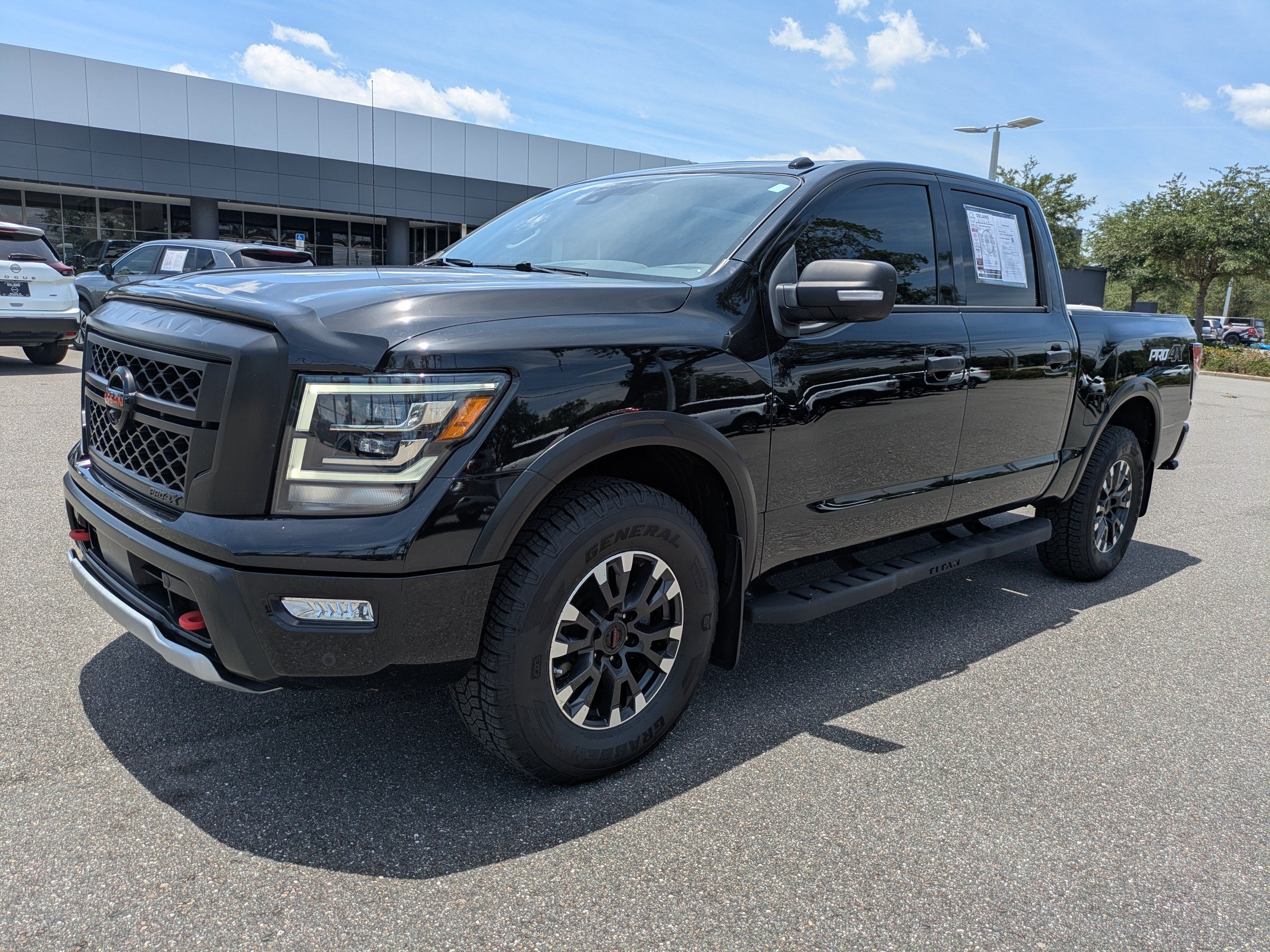 Used 2021 Nissan Titan PRO-4X w/ Pro-4x Convenience Package AWD/4WD image 8