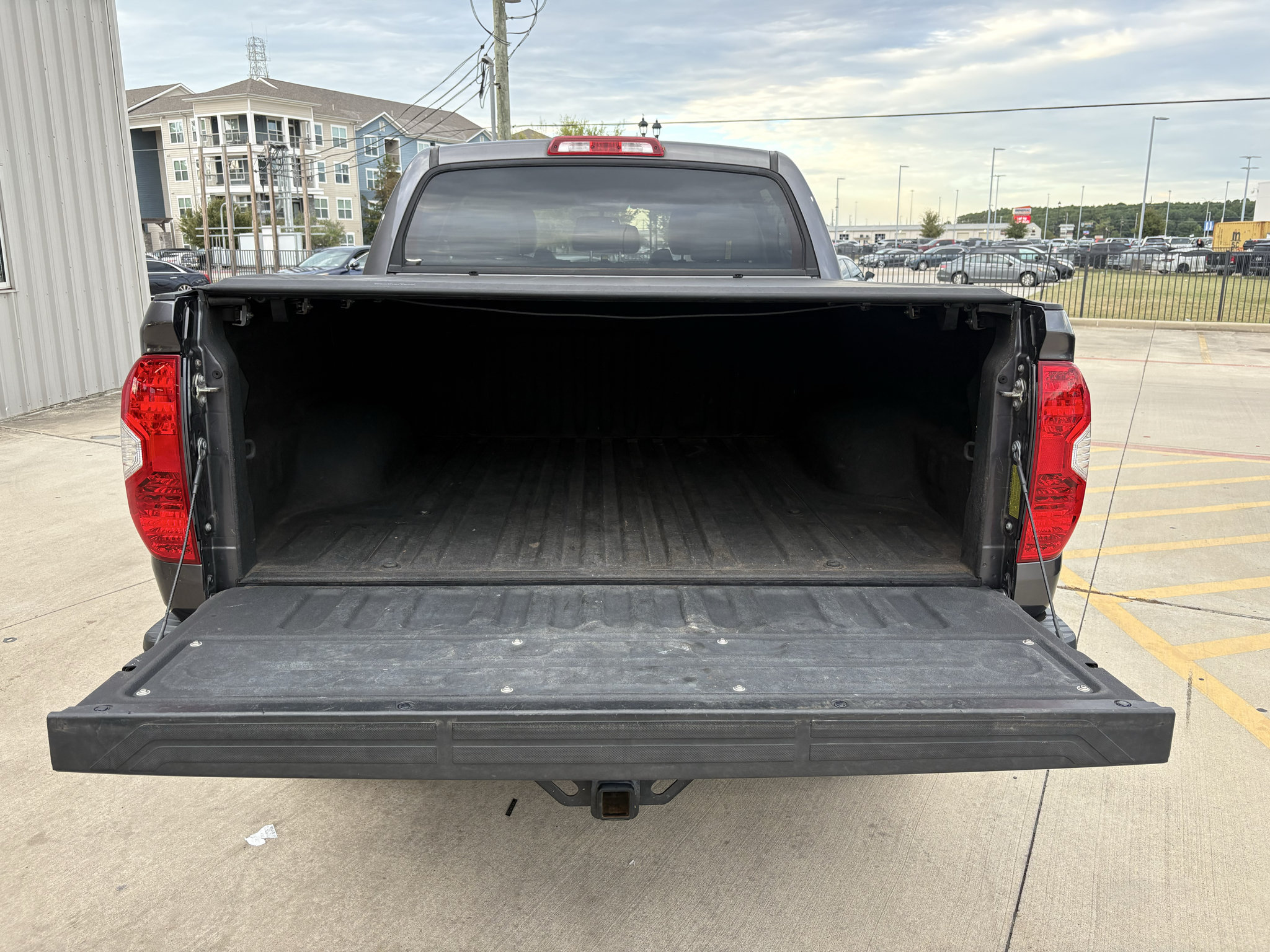 Used 2017 Toyota Tundra Limited w/ Limited Premium Package RWD image 26