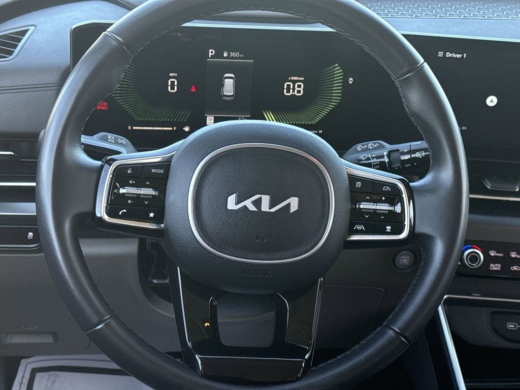 Used 2025 Kia Carnival image 11