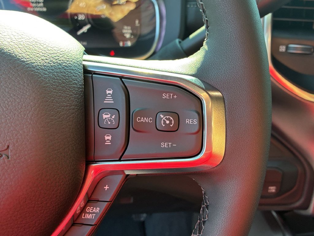New 2027 RAM 2500 Laramie AWD/4WD image 17
