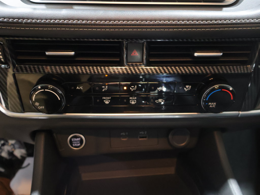 Used 2023 Nissan Rogue S AWD/4WD image 28