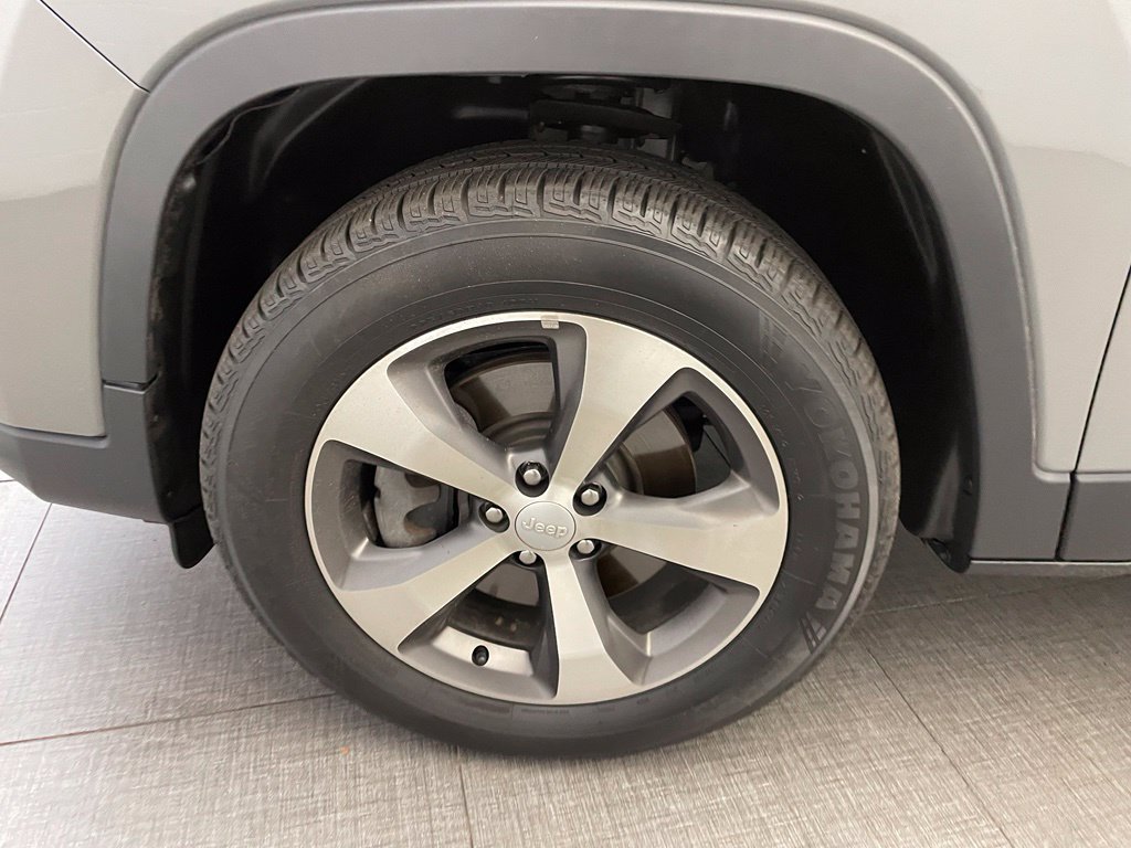 Used 2020 Jeep Cherokee Limited AWD/4WD image 13