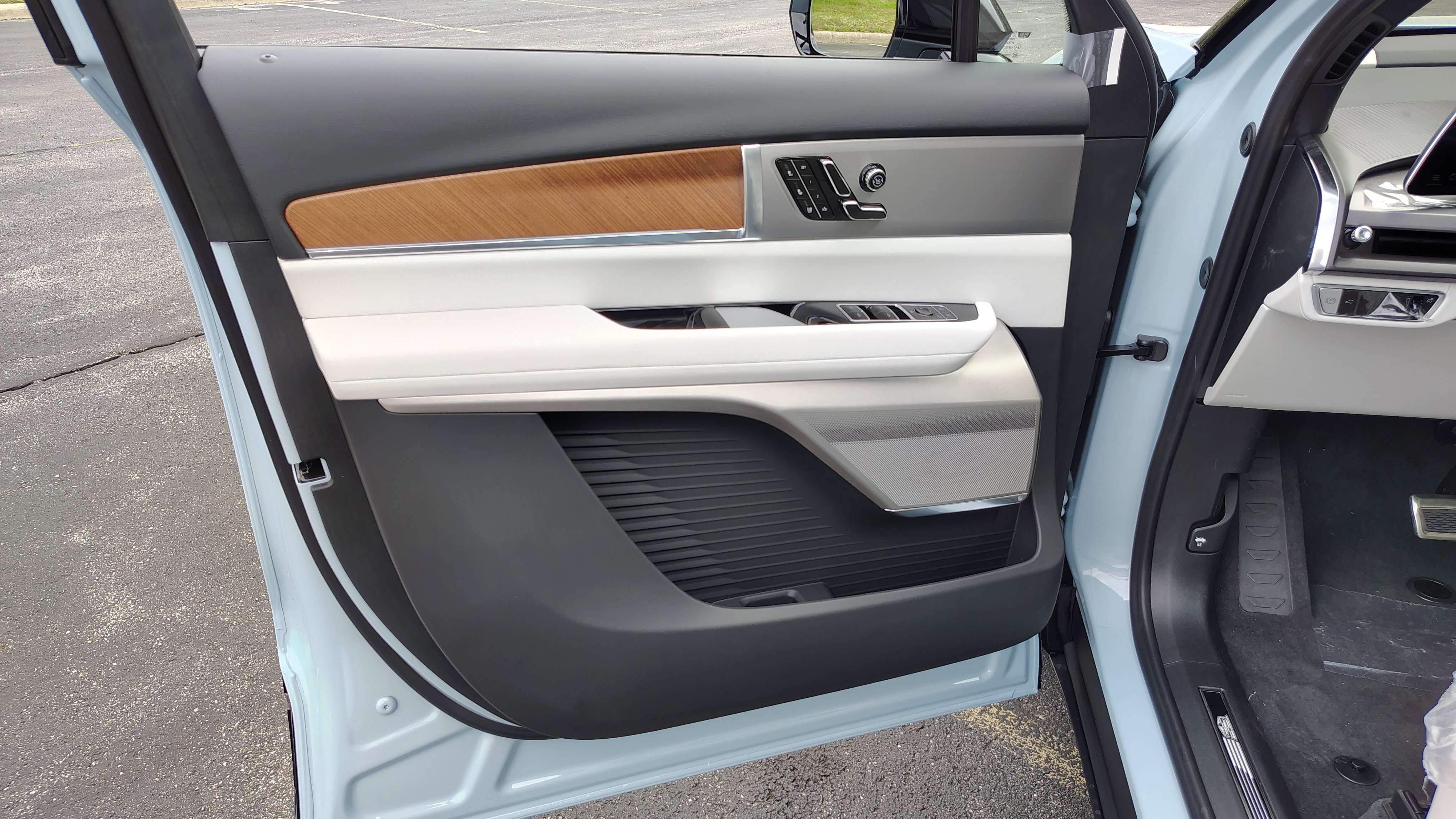 New 2026 Cadillac Vistiq Sport image 9