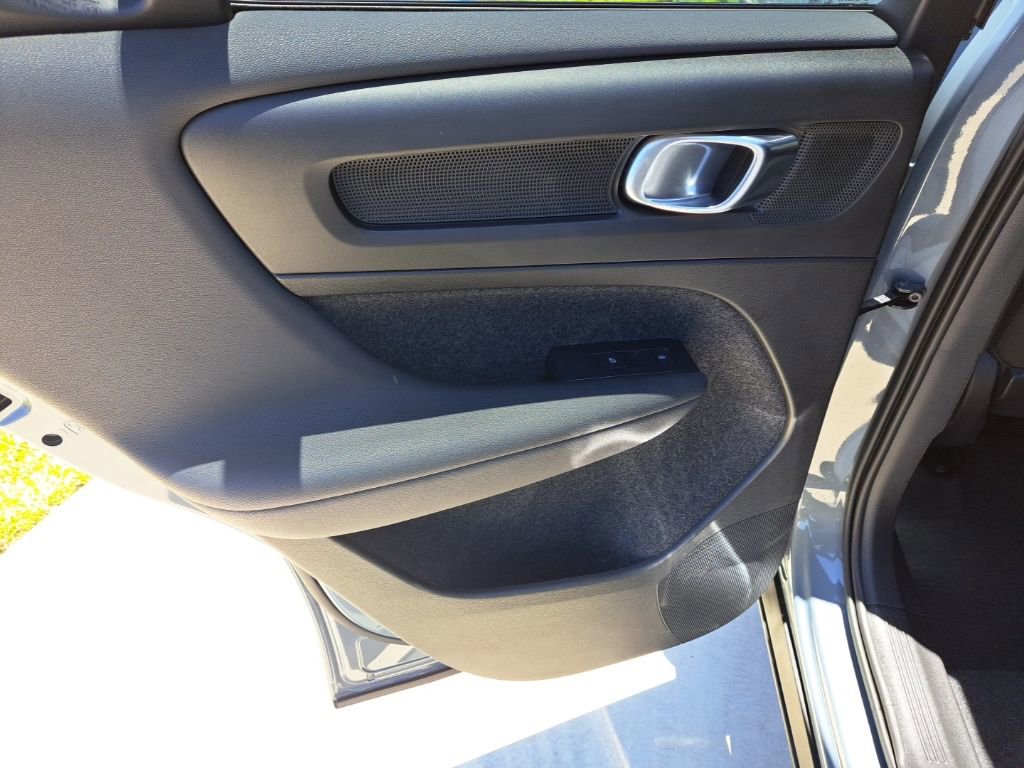 Used 2023 Volvo XC40 B5 Plus w/ Climate Package image 9