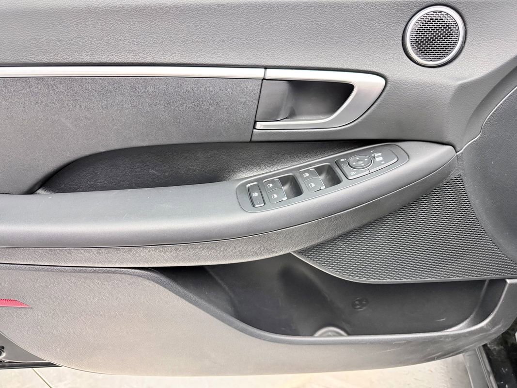 Used 2025 Hyundai Sonata SE FWD image 15