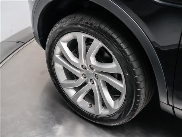 Used 2019 Land Rover Discovery Sport HSE Luxury image 12